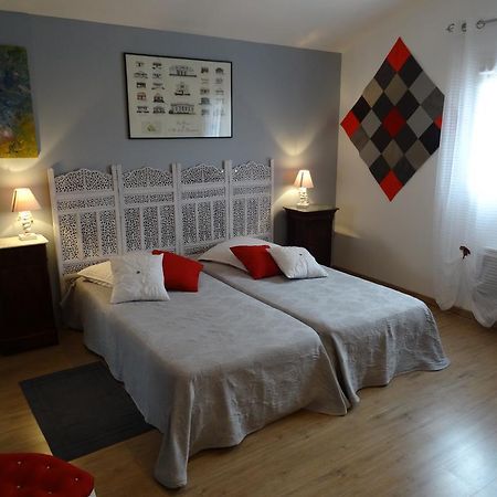 Une Chambre En Ville Savigneux  Pokoj fotografie