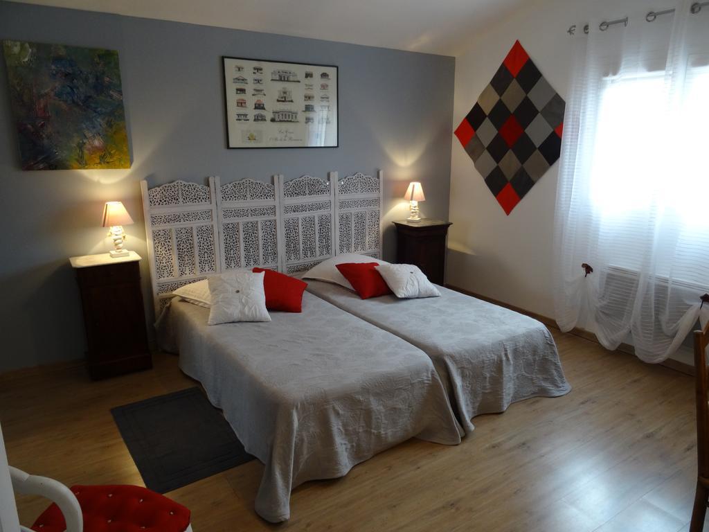 Une Chambre En Ville Savigneux  Pokoj fotografie